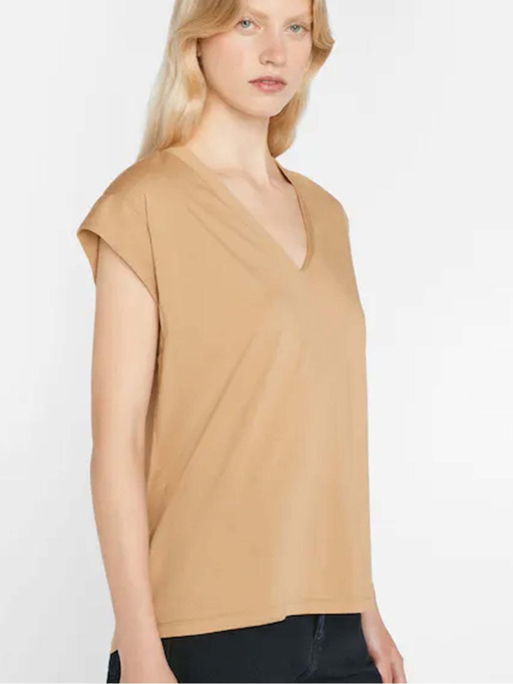 FRAME
Camel Le Mid Rise Tee - Picture 2 of 9